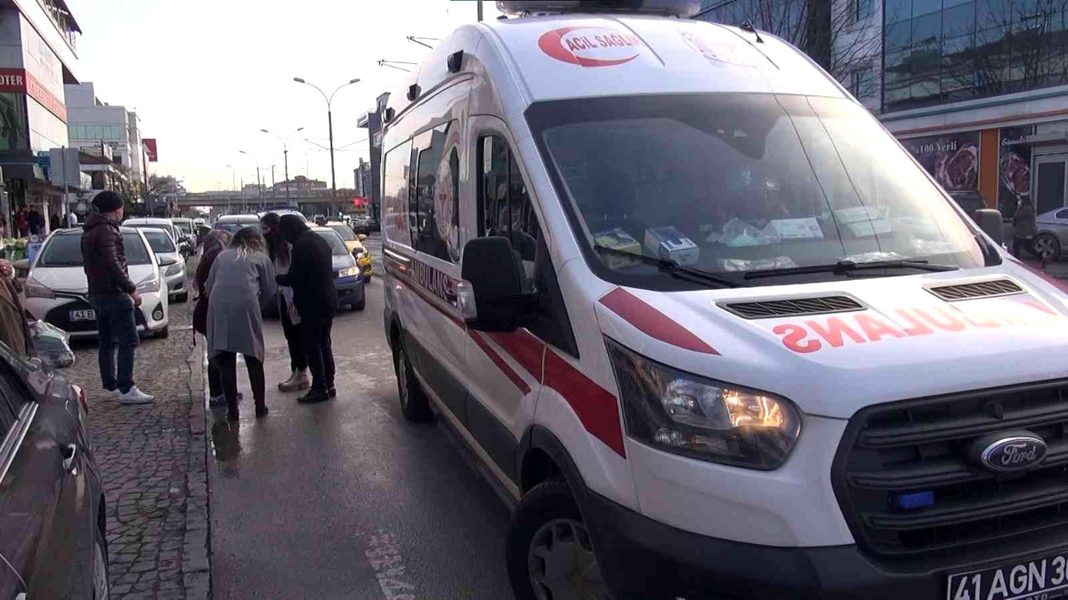 Karşıdan karşıya geçerken otomobil çarptı