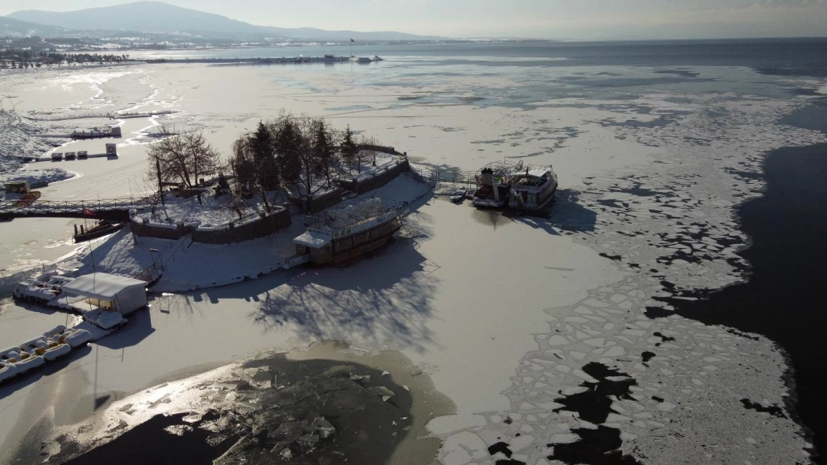Konya\'da sıcaklıklar eksi 16 düştü Beyşehir Gölünün kıyıları dondu