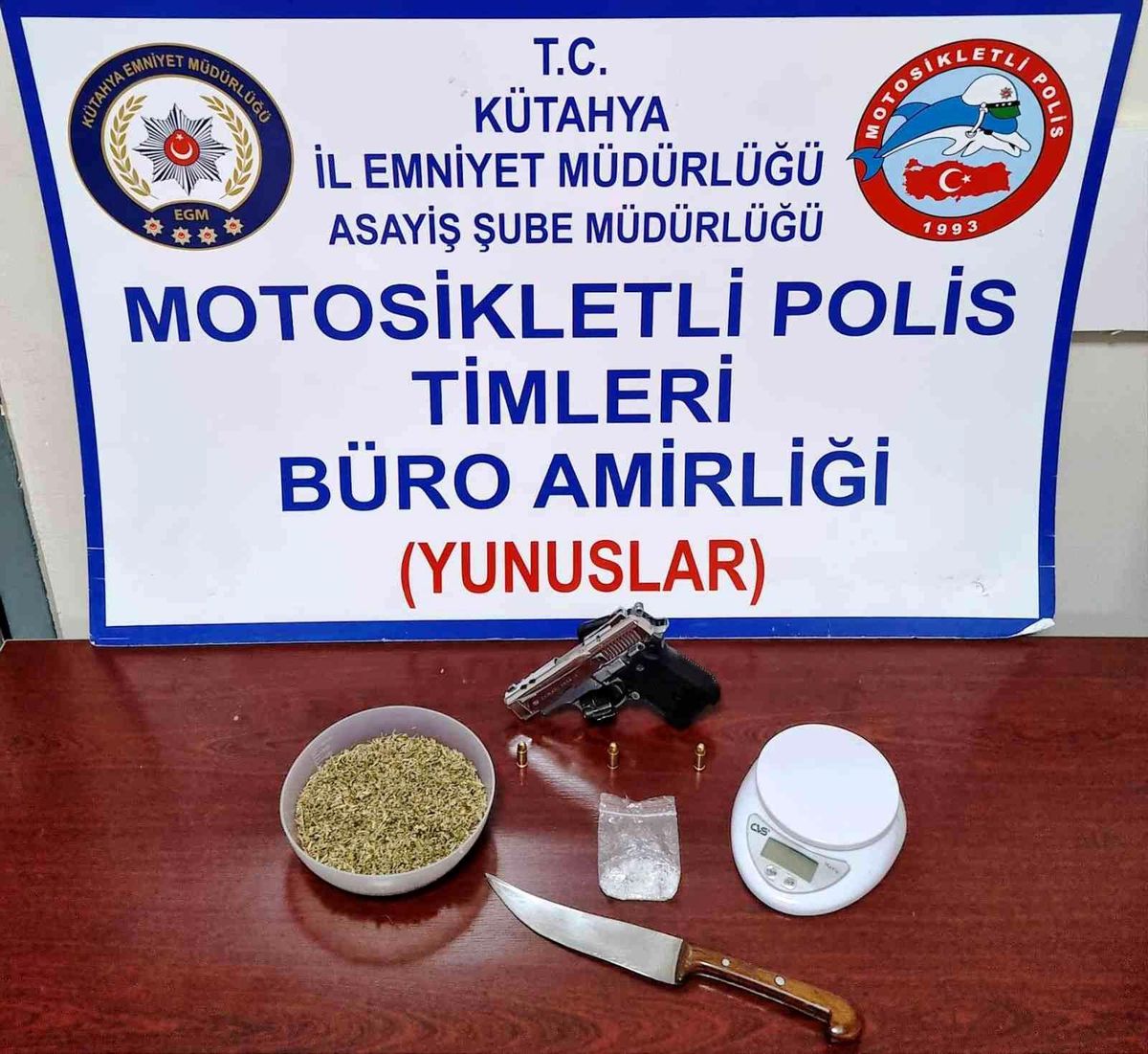 Kütahya\'da uyuşturucu madde ve ruhsatsız tabanca ele geçirildi