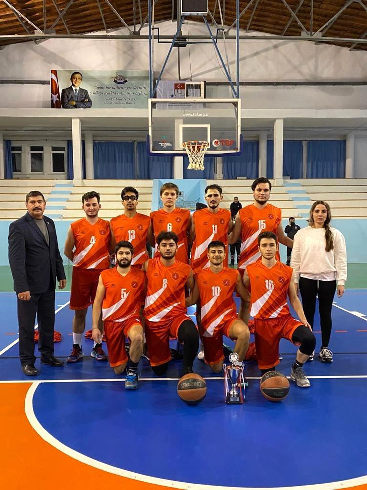NEVÜ Erkek Basketbol Takımı 3. Oldu