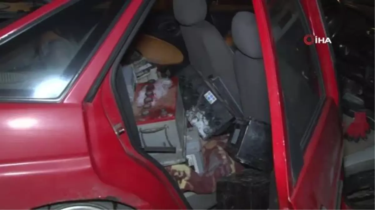 Polisten kaçan araçta 22 akü ele geçirildi