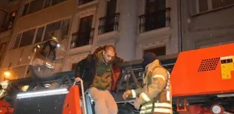Şişli'de 6 katlı binada yangın paniği: Mahsur kalanları itfaiye, merdivenle kurtardı