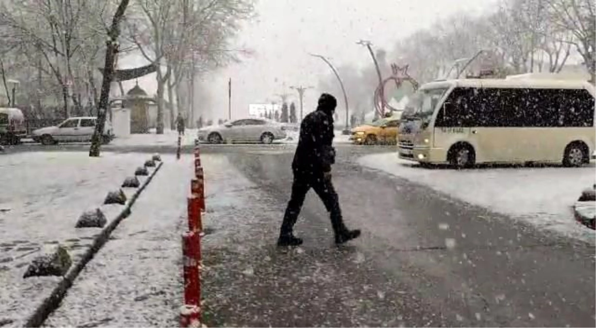 Taksim\'e kar yağışı etkili olmaya başladı