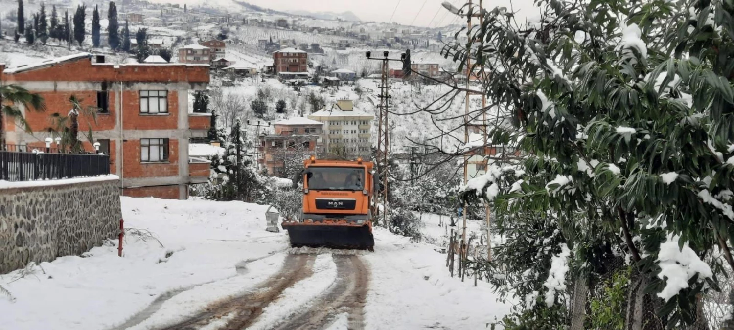 Trabzon\'da 15 mahalle yolu kar nedeniyle ulaşıma kapandı