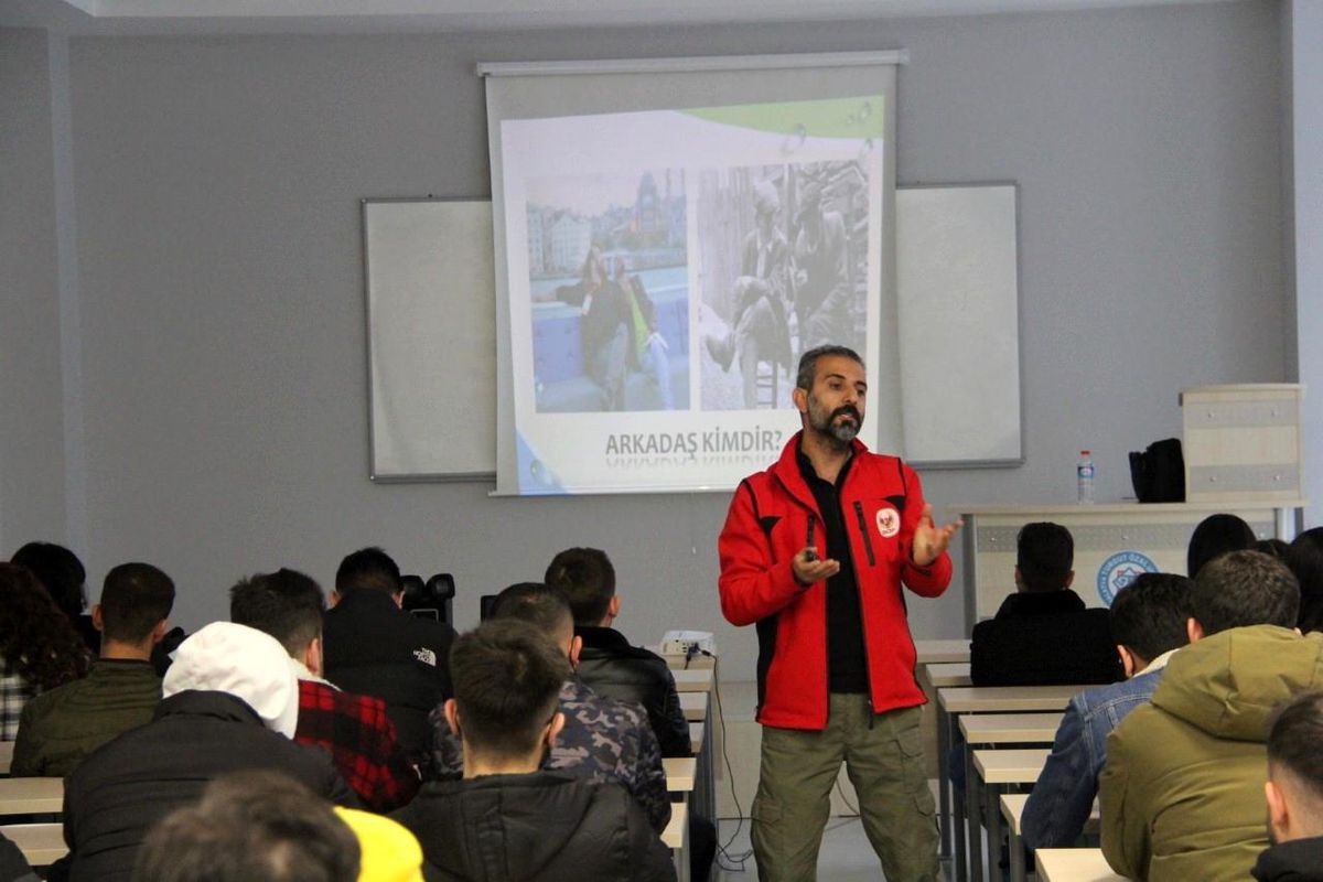 Üniversite velise öğrencilerine 'terör' eğitimi