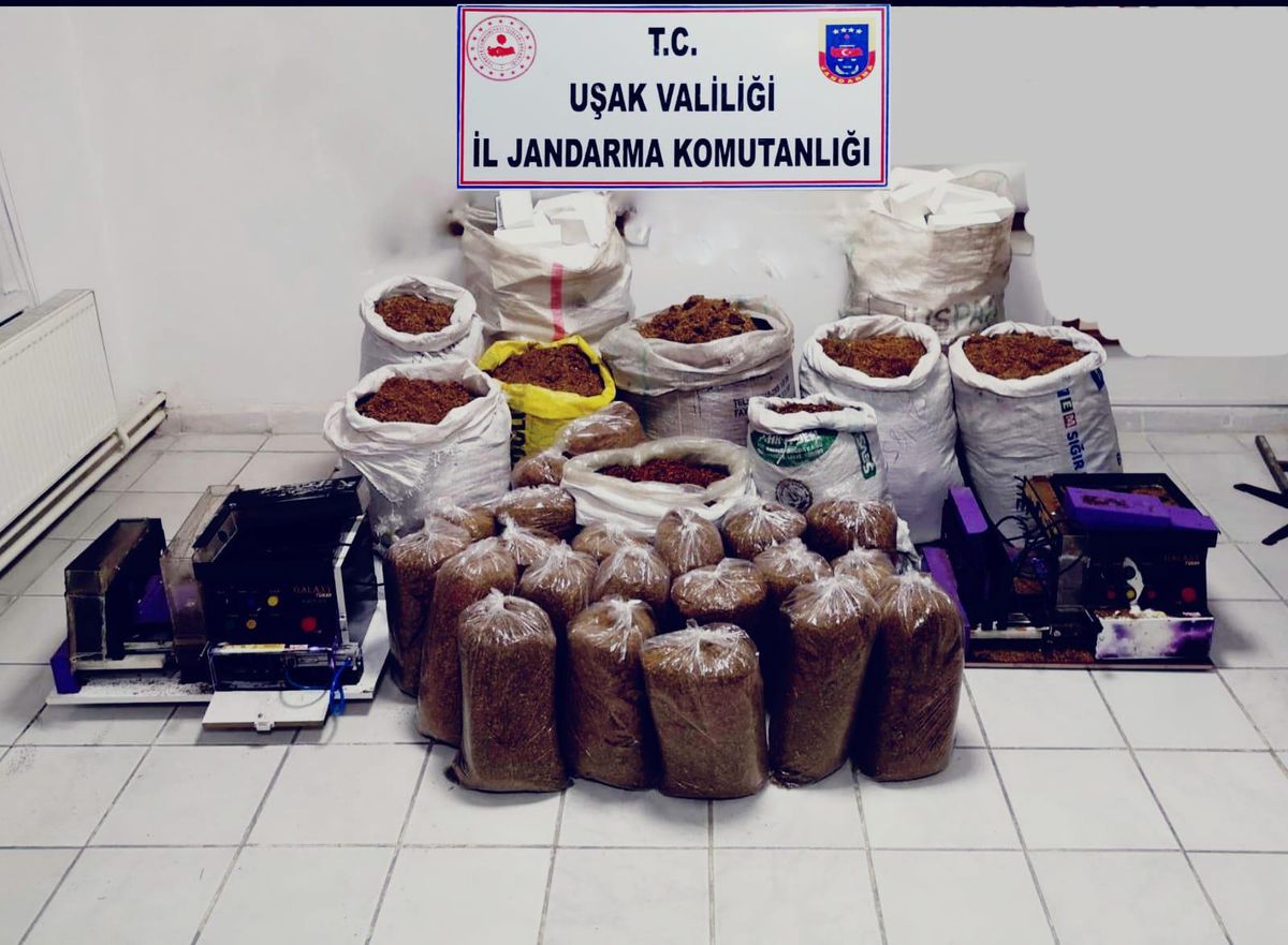 Uşak\'ta 309 kilo tütün, 61 bin 450 makaron ele geçirildi