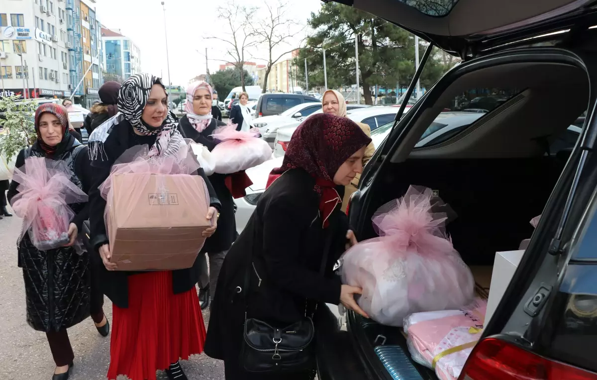 Yuva kuracak ihtiyaç sahibi kızların çeyizini gönüllüler hazırlıyor