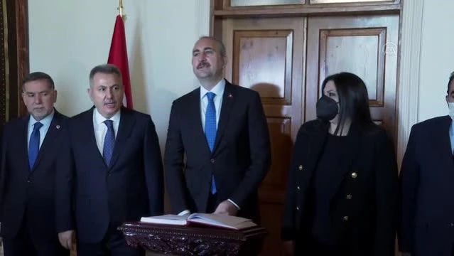 Son dakika haberi | Adalet Bakanı Gül, ziyaretlerde bulundu