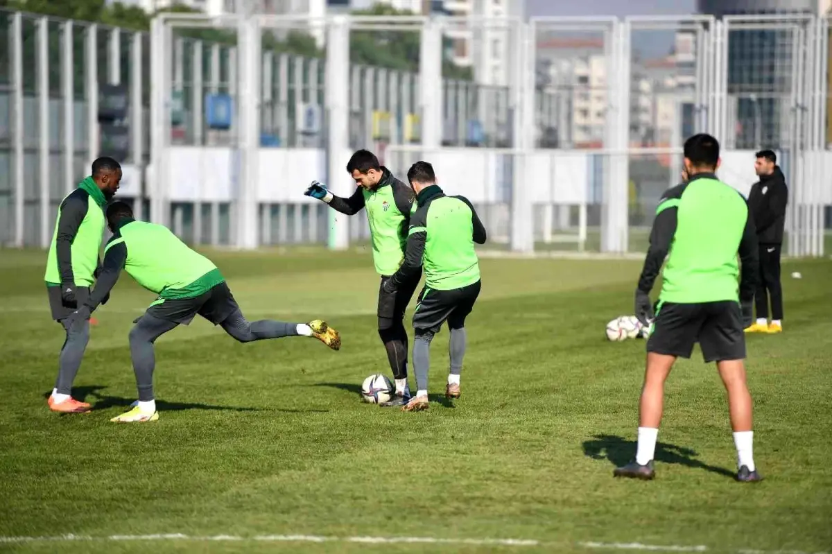 Bursaspor\'da Menemenspor maçı hazırlıkları tamamlandı