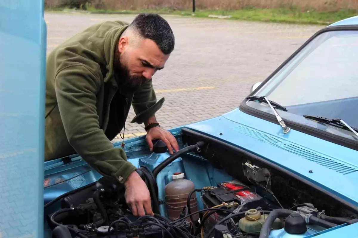 Dede yadigarı otomobiline gözü gibi bakıyor! 1979 model aracı garajından çıkarmıyor