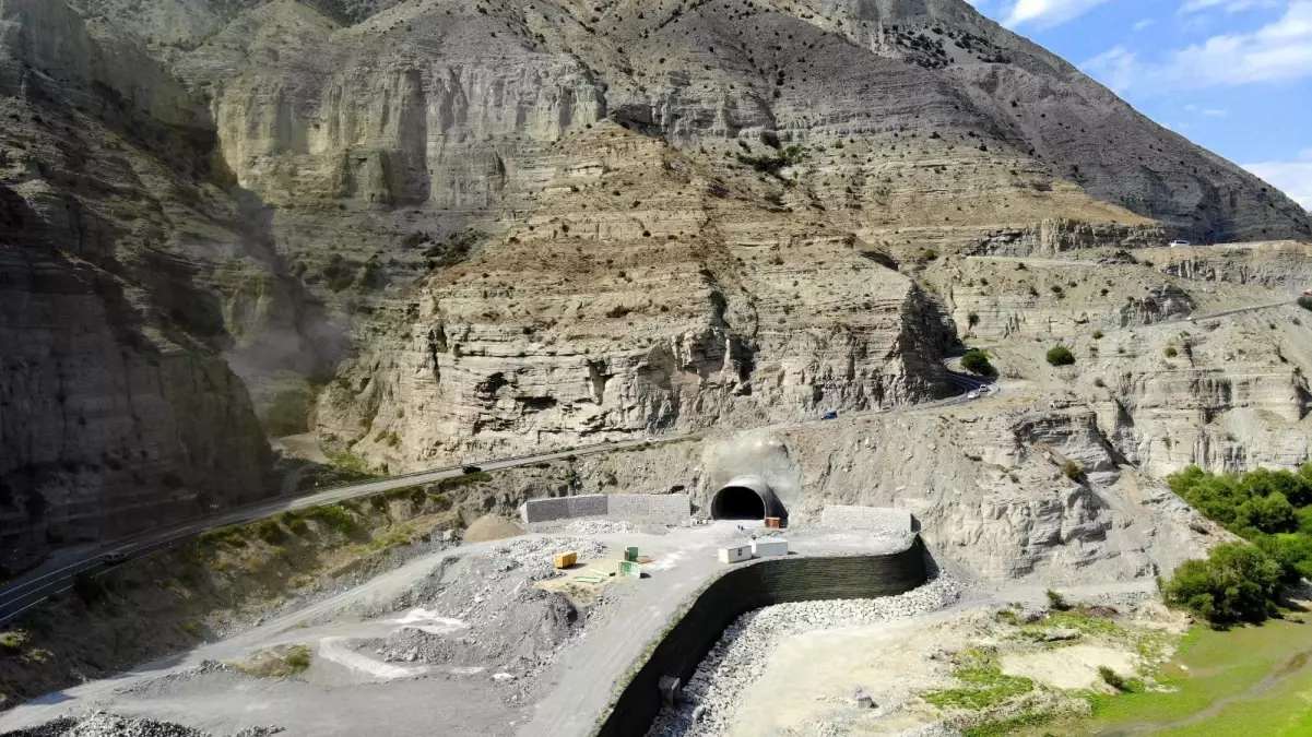 Erzurum\'un çilesi bitiyor, 2 bin 246 metrelik tünelden ilk görüntü geldi