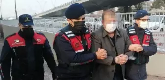 Evde ürettiği 20 litre sahte içkiyle yakalandı