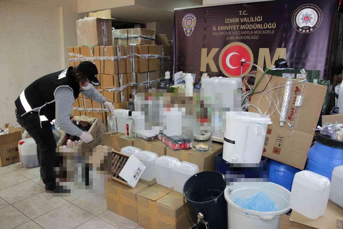 İzmir\'de binlerce litre sahte/kaçak içki ele geçirildi