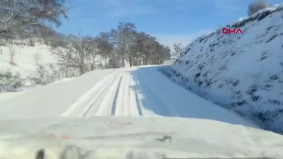 Son Dakika | KARDAN YOLU KAPANAN KÖYDE 2 HASTAYI, PALETLİ KAR AMBULANSI KURTARDI