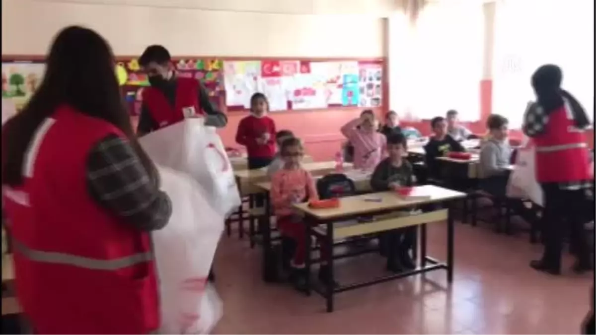 Keban\'da giyim yardımı yapıldı