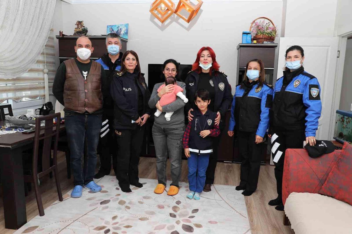Son dakika gündem: Mersin\'de hayali polislik olan çocuk ziyaret edildi