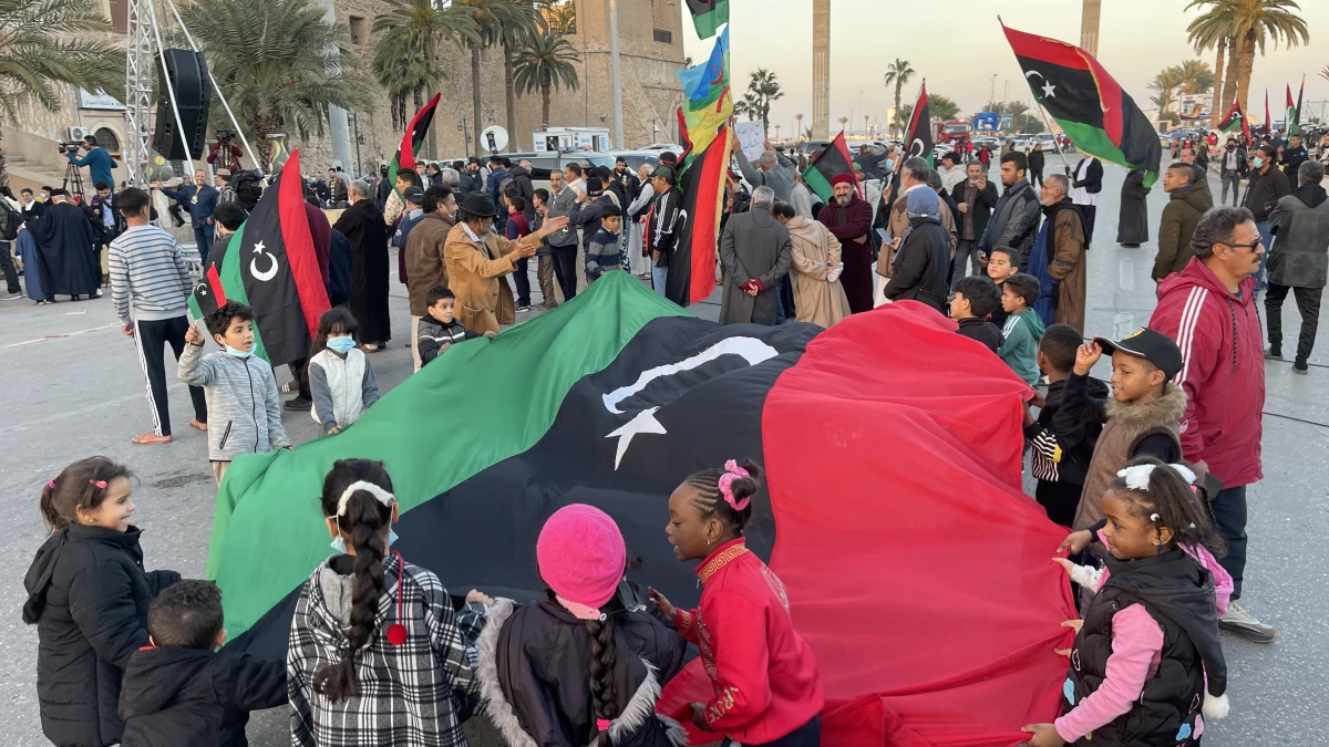 Libyalılar egemenliklerinin 70\'inci yılını Şehitler Meydanı\'nda kutladı