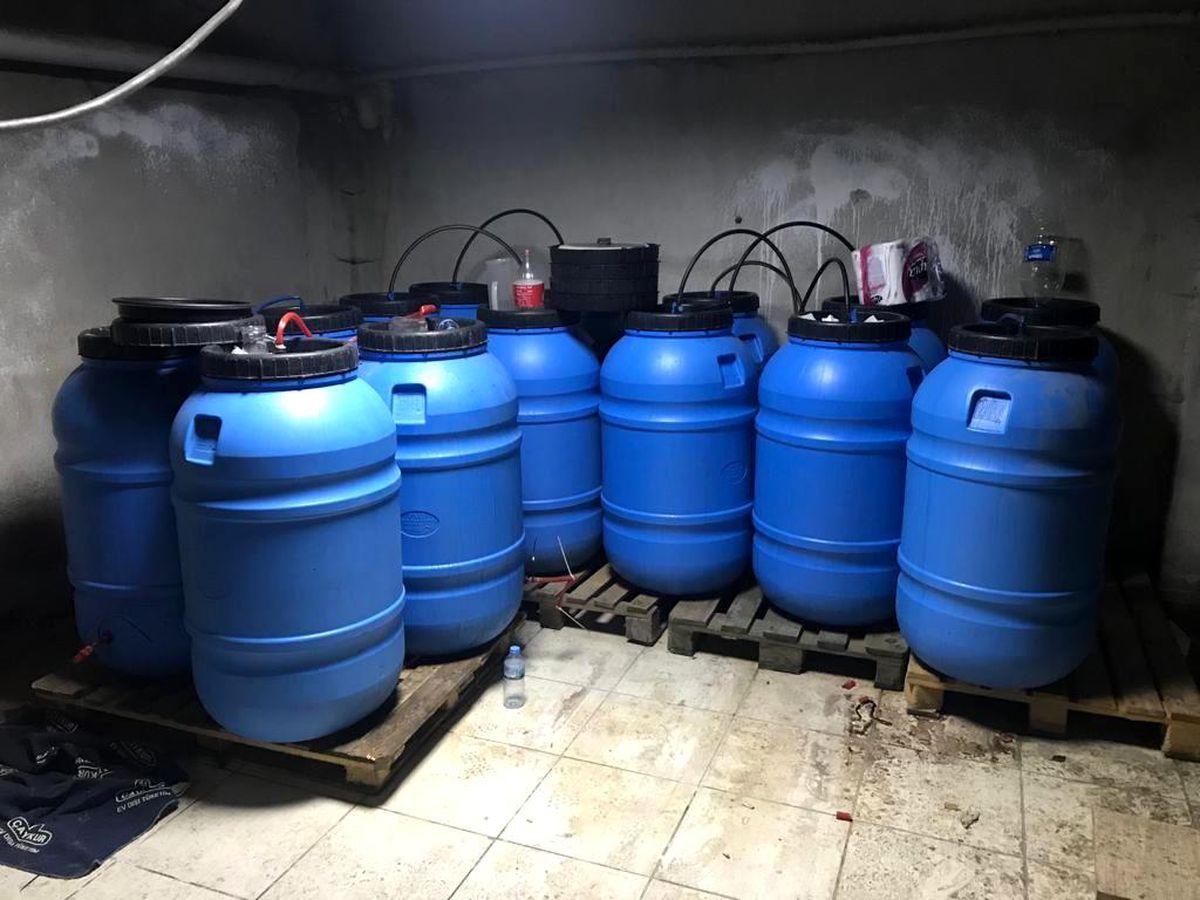 Manisa\'da yaklaşık 7 ton kaçak şarap ele geçirildi