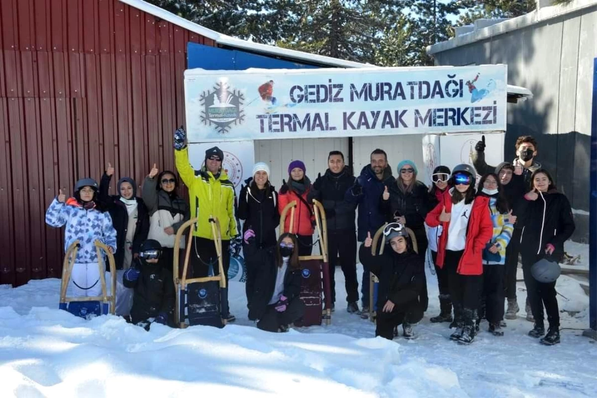 Muratdağı Termal Kayak Merkezi\'nde kızak yarışları