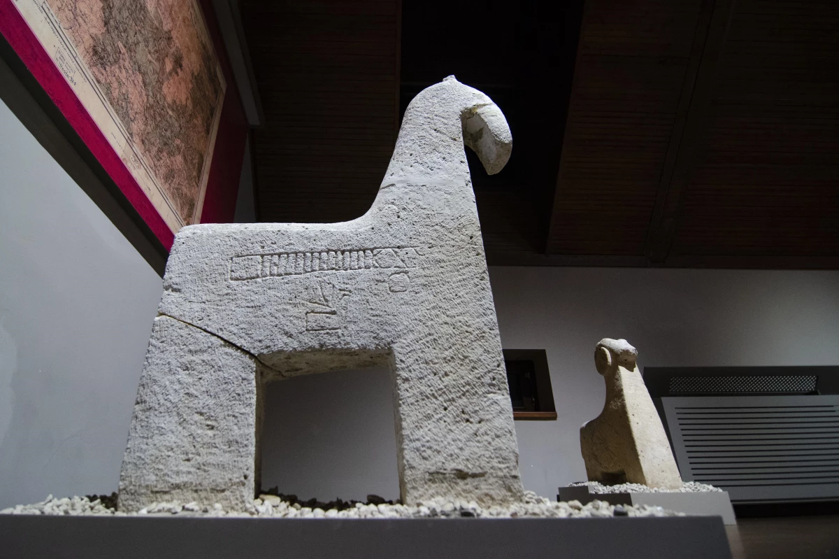 Tarihi koç ve at biçimli mezar taşları 500 yıllık kültürün izlerini taşıyor