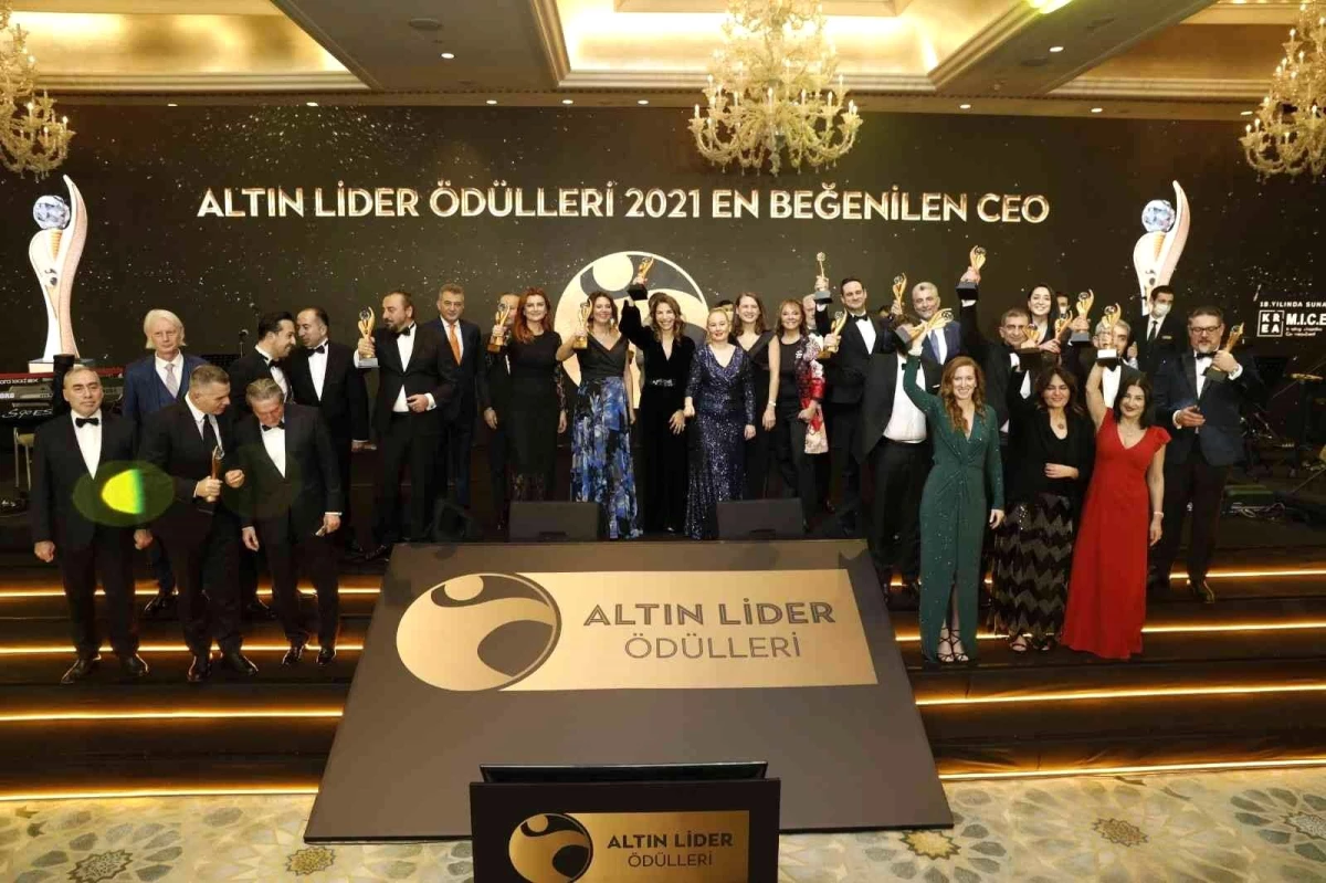 Türkiye\'nin beğenilen CEO\'ları ödüllerini aldı