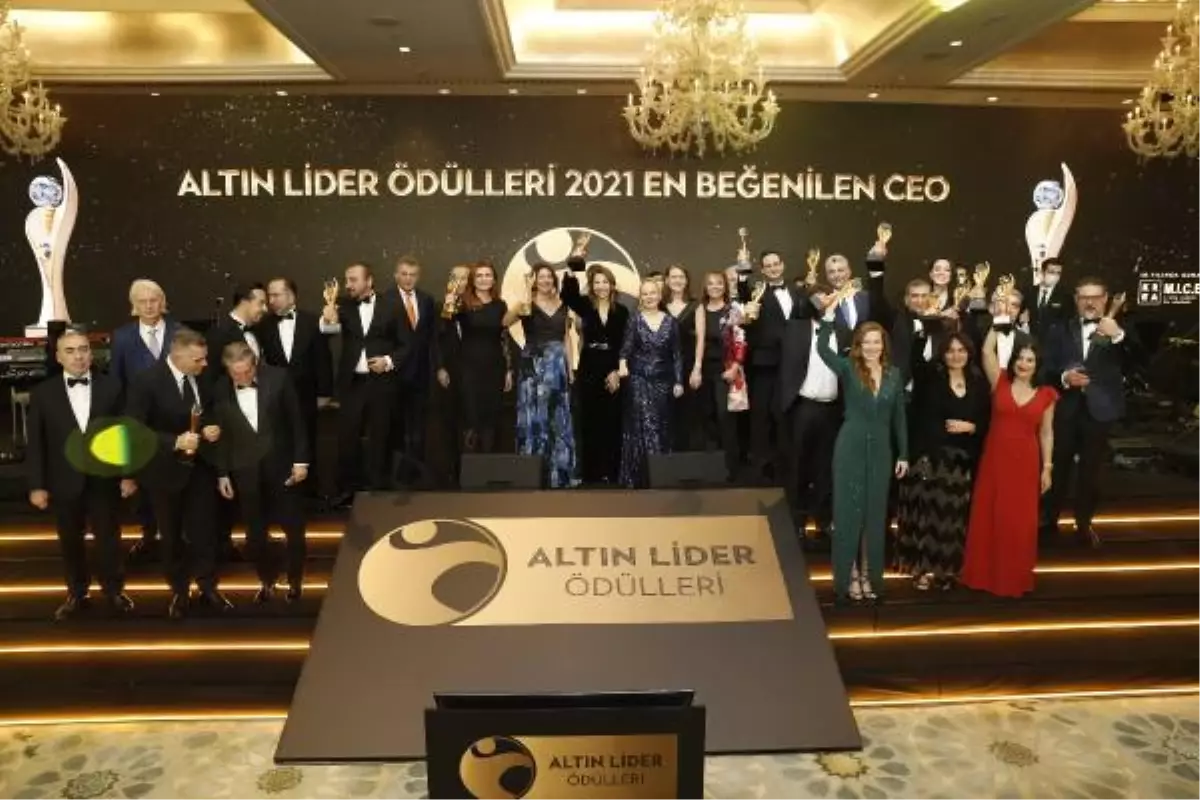 TÜRKİYE\'NİN EN BEĞENİLEN CEO\'LARI ÖDÜLLERİNİ ALDI