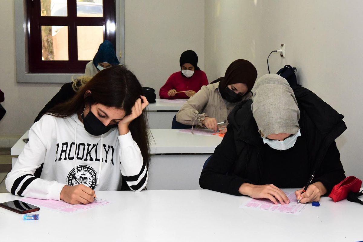Yıldırım Belediyesi üniversiteye hazırlanan öğrencilere destek oluyor