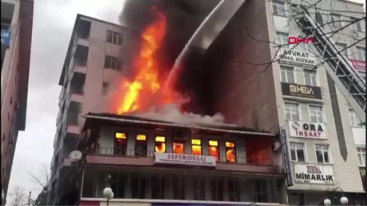 Son dakika haberleri... ARDEŞEN\'DE YANGINDA ÇATI VE DERNEK KATI KÜLE DÖNDÜ