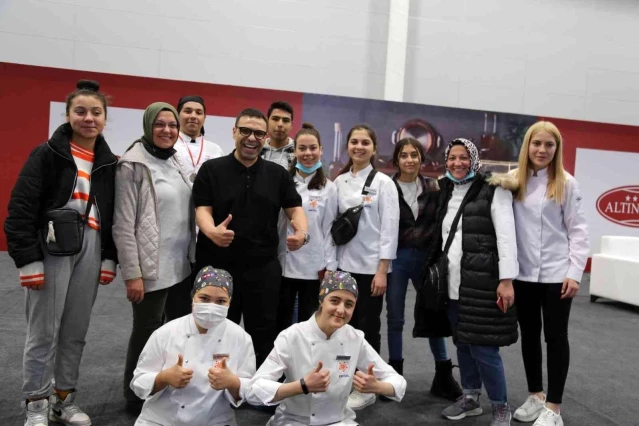 Aşçılar Federasyonu'nun hediyesi, Ünlü Şovmen Karacan'ı korkuttu