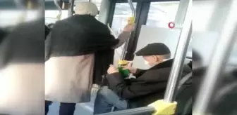 Bu amca örmeden duramıyor… Belediye otobüsünde, kahvehanede örgü ören yaşlı amcayı görenler gözlerine inanamadı