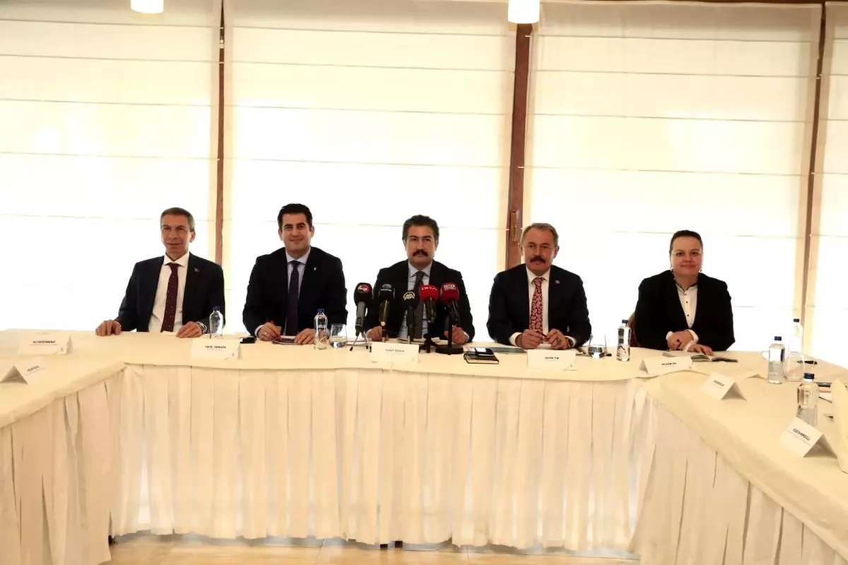 Denizli\'de AK Parti Türkiye\'nin yeni ekonomi modeli için Oda ve STK\'larla buluştu