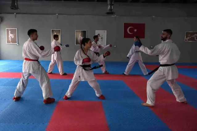 Geleceğin karate antrenörleri bilimsel yöntemlerle yetiştiriliyor