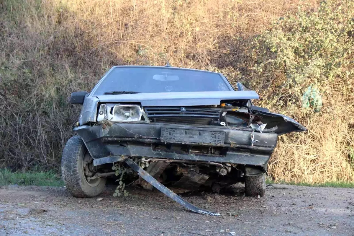 Gizli buzlanma kazayı getirdi, otomobil su kanalına düştü