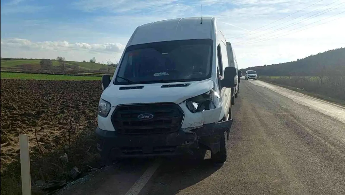 Son dakika haberi! Köpeğe çarpmamak için kaza yaptılar