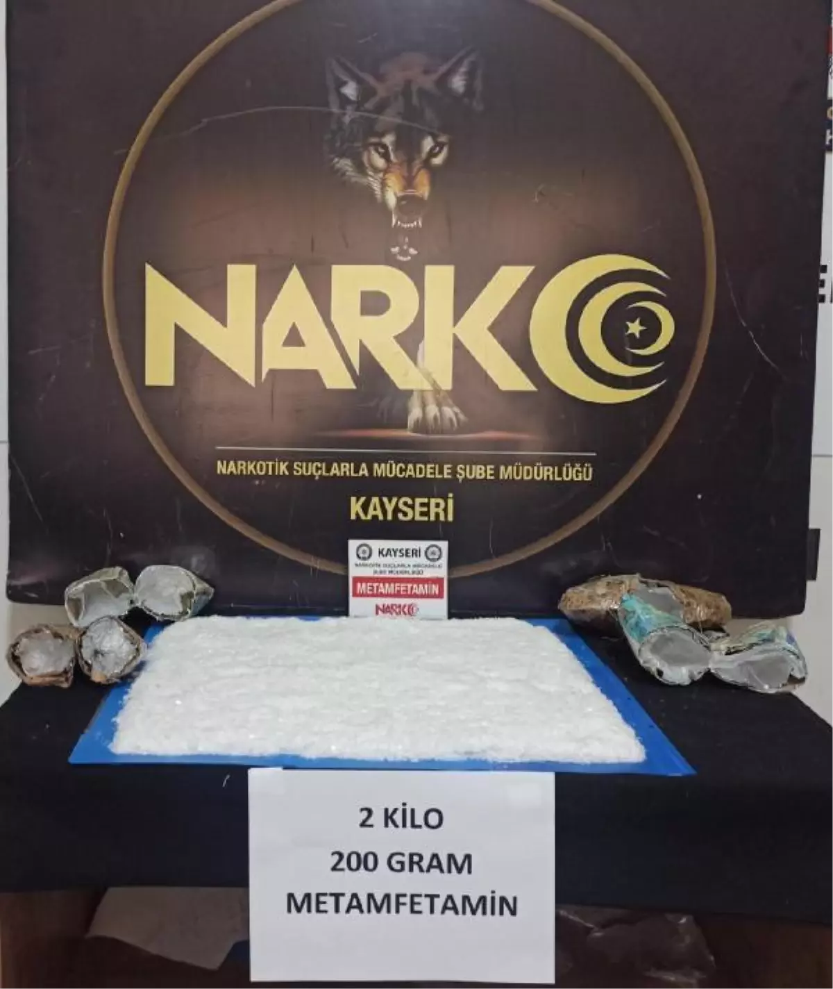 Otomobildeki yastık içinden 2 kilo 200 gram metamfetamin çıktı