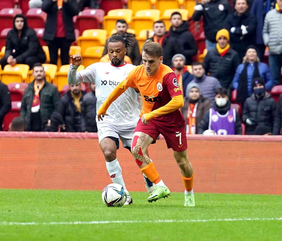 Spor Toto Süper Lig: Galatasaray: 0 Antalyaspor: 0 (Maç devam ediyor)