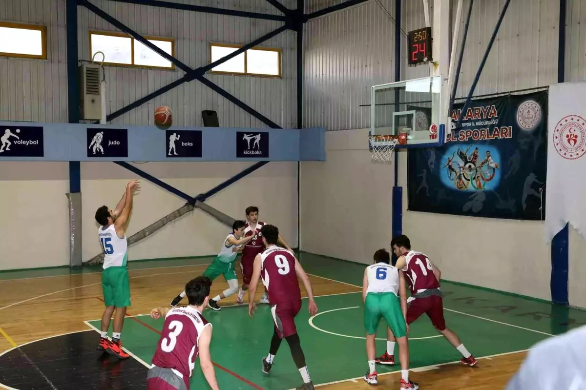 SUBÜ Basketbol Takımı ligi 2\'inci tamamladı