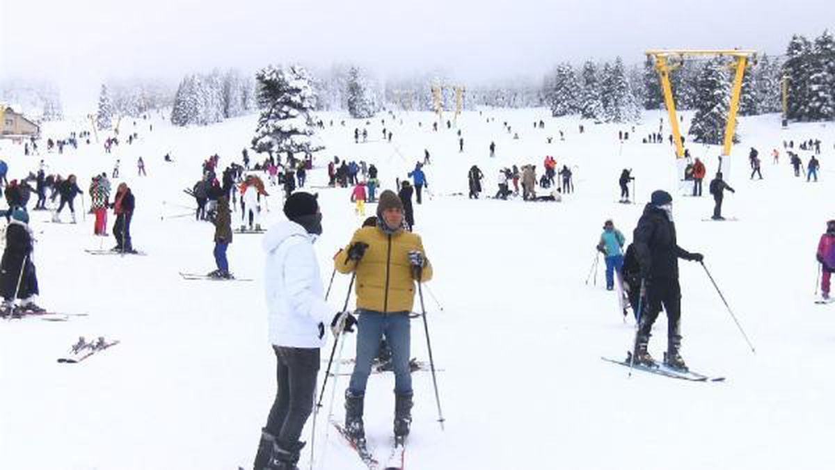Uludağ'da kar kalınlığı 70 santimetreyi buldu, pistler doldu