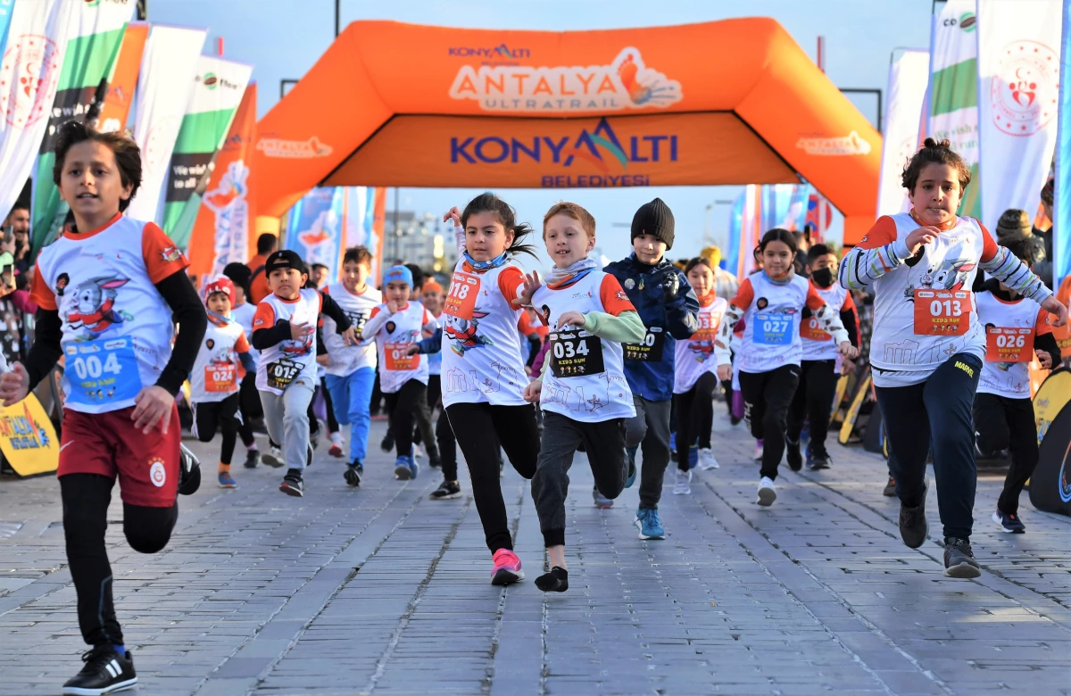 ANTALYA ULTRA TRAİL MARATONU\'NDA VATANDAŞLAR TER DÖKTÜ