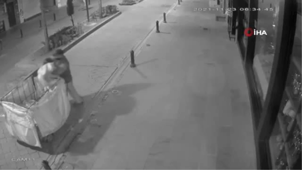 Son dakika haberi! Başkent\'te çarşaflı hırsız güvenlik kamerasına böyle yakalandı