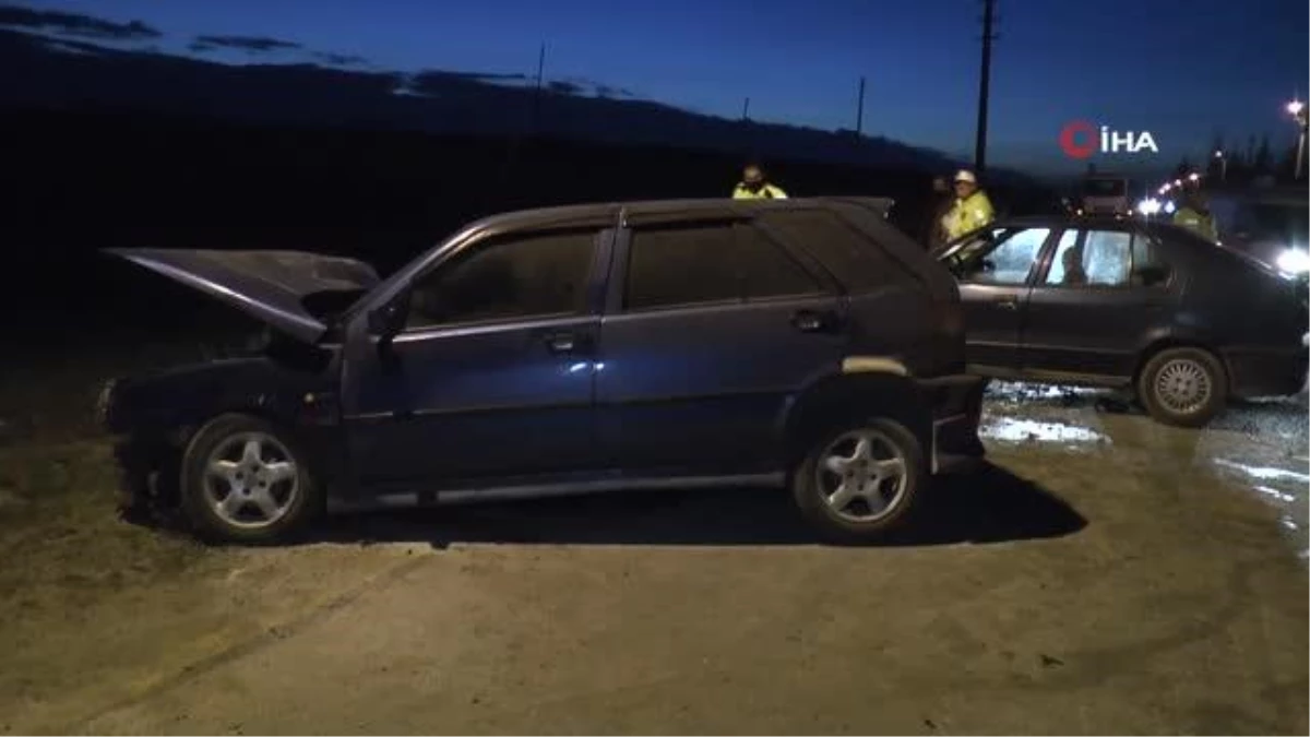 Eskişehir\'de iki otomobil kafa kafaya çarpıştı: 3 yaralı