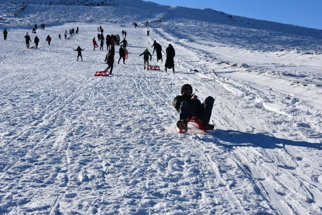 Güneydoğu'nun zirvesi Karacadağ'da kayağa yoğun ilgi