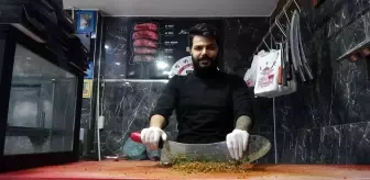 Hataylı kasap 1 dakikada kağıt kebabı hazırlıyor