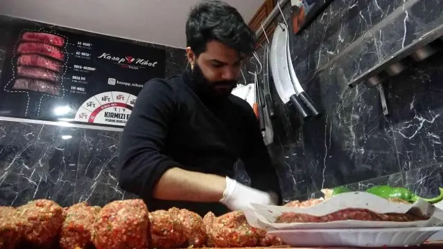 Hataylı kasap 1 dakikada kağıt kebabı hazırlıyor