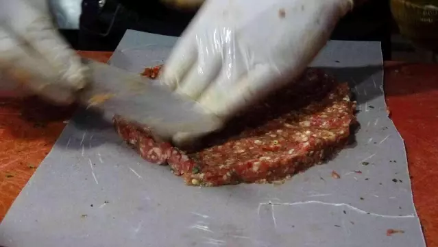 Hataylı kasap 1 dakikada kağıt kebabı hazırlıyor