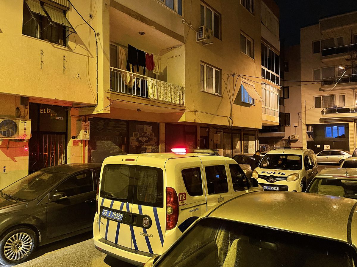Son dakika haberi! İzmir'de oğlu tarafından bıçaklanan kadın öldü