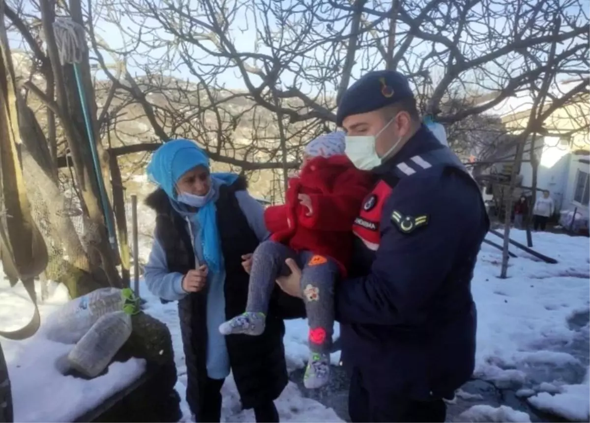 Son Dakika | Jandarma ekipleri hastalanan çocuğun imdadına yetişti