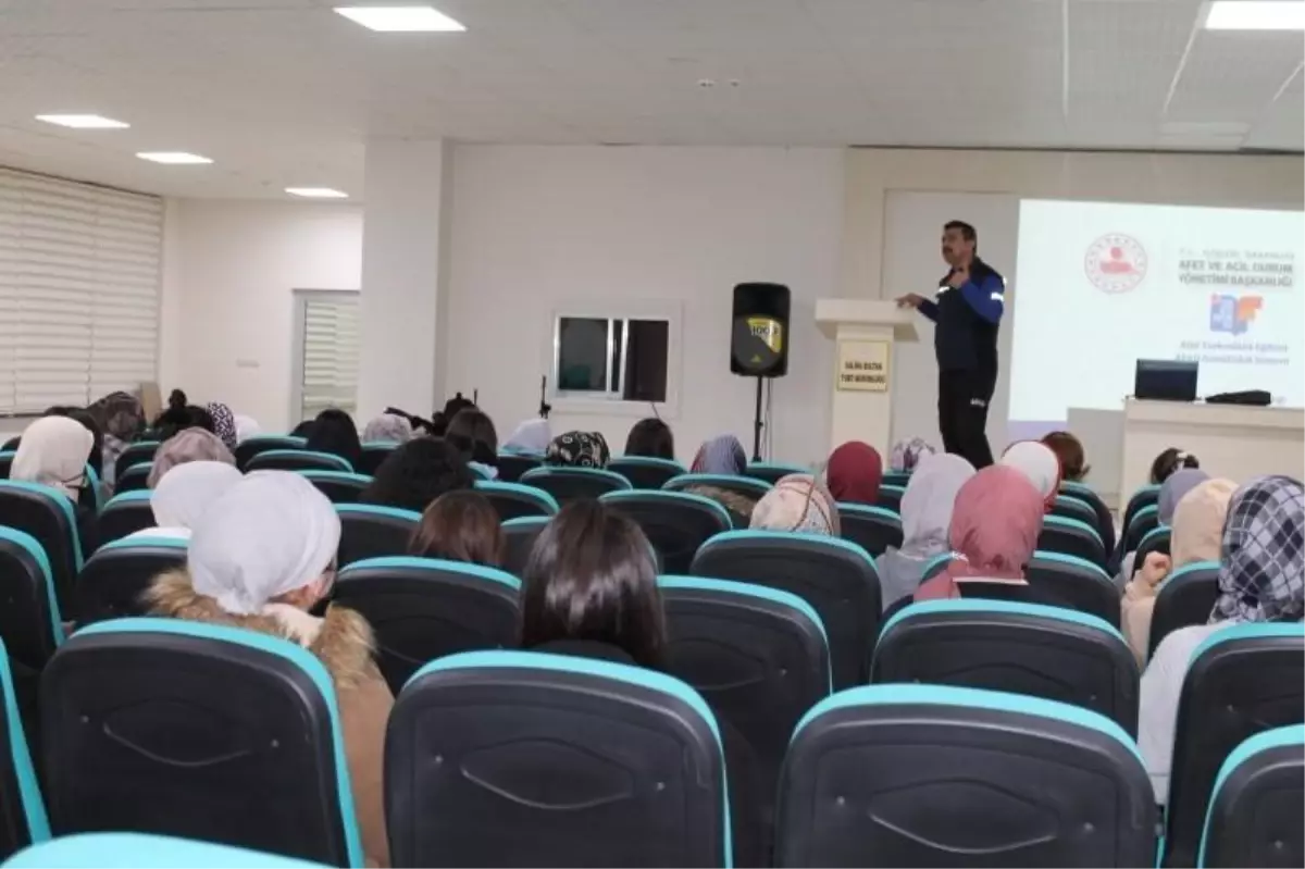 Kırşehir\'de öğrenci yurdunda AFAD farkındalık eğitimi verildi