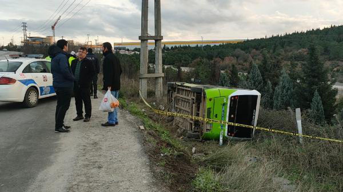 Kocaeli\'de halk otobüsü devrildi: 7 yaralı