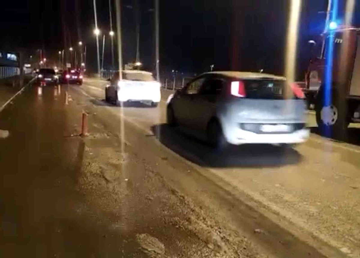 Köprüden geçerken elektrik direğine çarptı